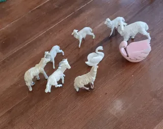 Animali presepe plastica bianco rosa