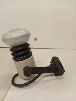 Lampada portatile beige e nera