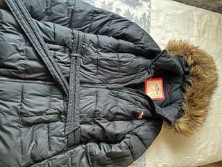 Parka Hollister acolchada azul oscuro talla L