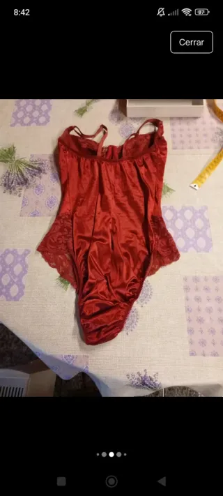 Bodi burdeos  de satén con encaje