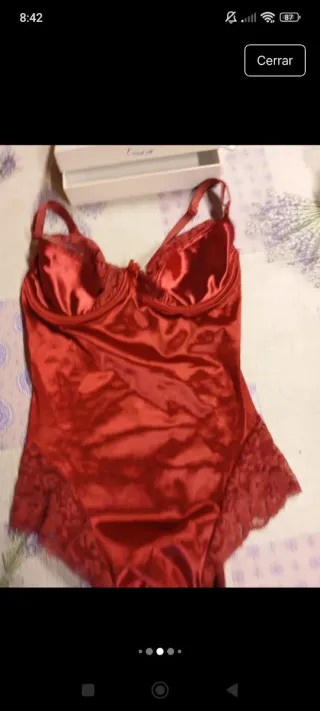 Bodi burdeos  de satén con encaje