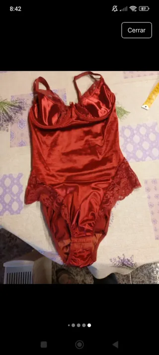 Bodi burdeos  de satén con encaje