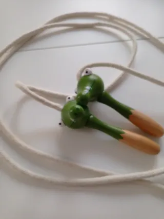 Corda per saltare in legno per bambini