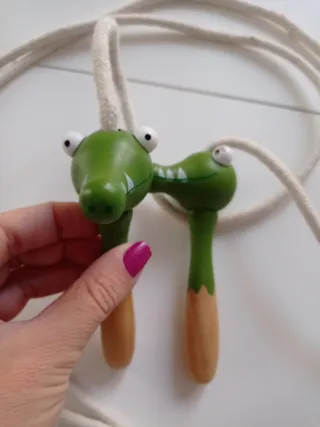 Corda per saltare in legno per bambini