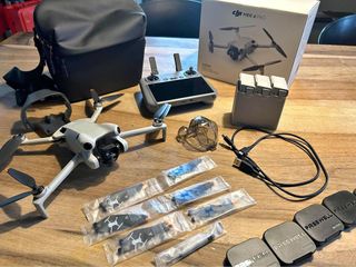 DJI Mini 4 Pro Drone + Accessori