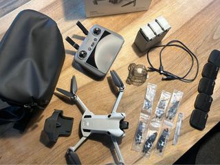 DJI Mini 4 Pro Drone + Accessori