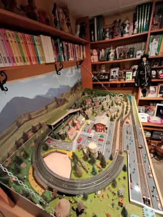 Maqueta de tren detallada