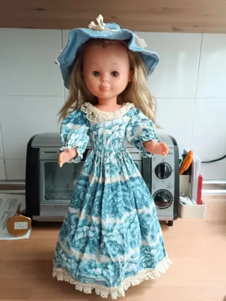 Muñeca Nancy con vestido y traje