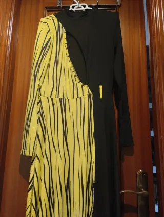 Vestido largo negro y amarillo