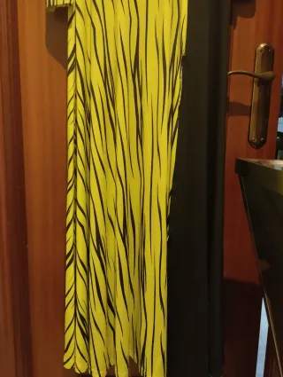 Vestido largo negro y amarillo