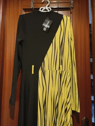 Vestido largo negro y amarillo
