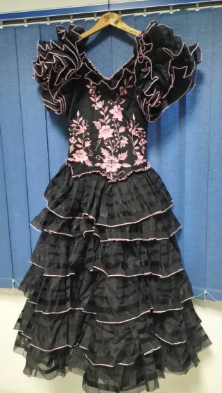 Traje Gitana Negro Bordado Rosa