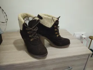 Botines de mujer marrones con cordones