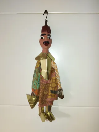 Muñeco de madera artesanal