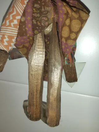 Muñeco de madera artesanal