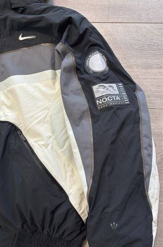 Nike NOCTA 8K Peaks DLMT Chaqueta Talla XL