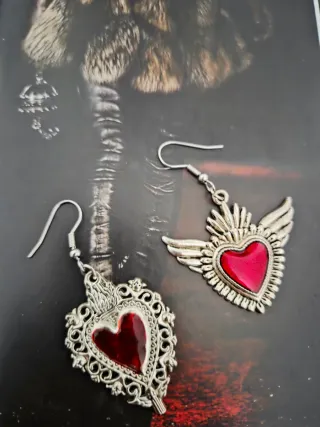 Pendientes Sagrado Corazón desigual nuevos