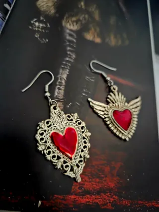 Pendientes Sagrado Corazón desigual nuevos