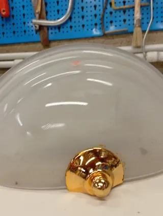 Plafoniera in vetro con dettagli oro