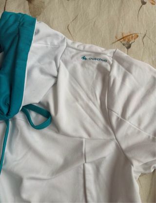 Sudadera Decathlon XS blanca y azul sin estrenar