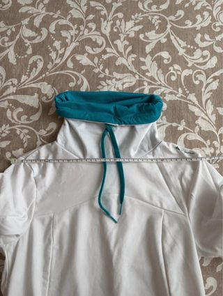 Sudadera Decathlon XS blanca y azul sin estrenar