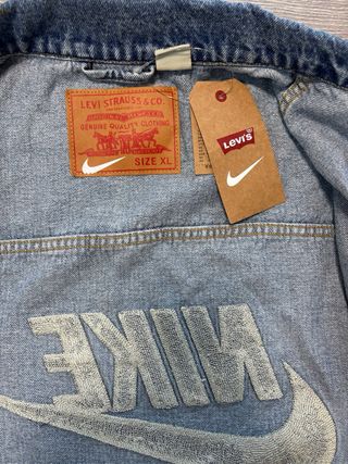 Chaqueta Vaquera Levi's x Nike