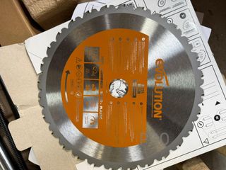 Sierra ingletadora deslizante multimaterial - Evolution