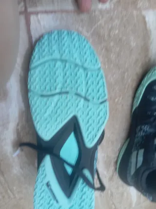 Zapatilla pádel Babolat Negra y Turquesa