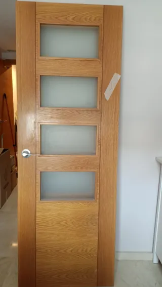 Puerta madera y cristal salón/cocina