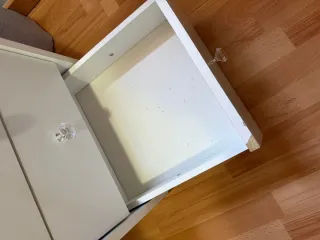 Mesa de escritorio de madera marrón