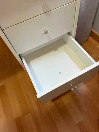 Mesa de escritorio de madera marrón