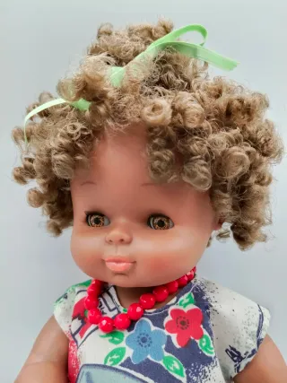Muñeca Godina negrita mulata, pelo rizado años 80