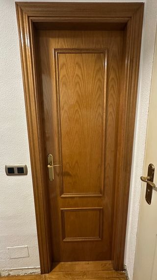 Lote 8 Puertas madera maciza