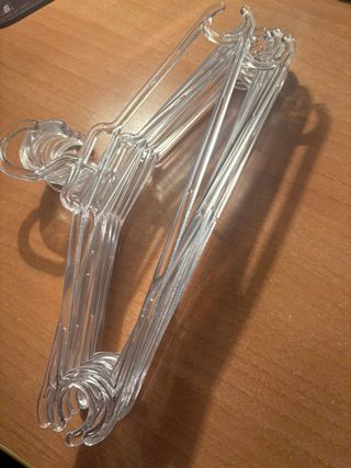 Perchas transparentes para niños