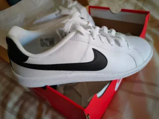 Zapatillas Nike Court Royale Blancas y Negras