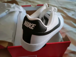 Zapatillas Nike Court Royale Blancas y Negras