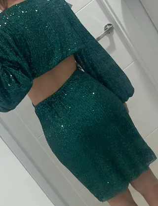 Vestido lentejuelas verde con pedrería