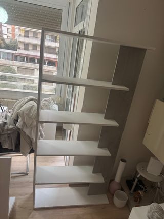 Estantería blanca modular