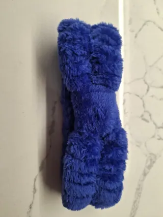 Pochette Estée Lauder con fasce skincare