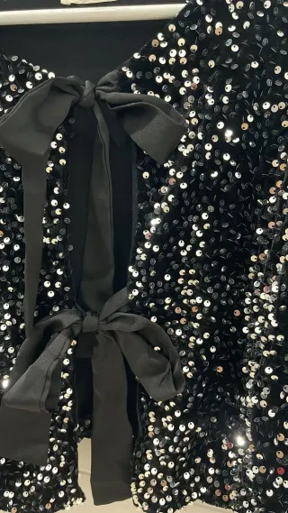 Chaqueta lentejuelas negra lazo