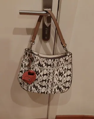 Bolso de hombro nuevo con etiquetas