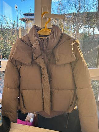 Abrigo acolchado Zara marrón