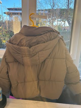 Abrigo acolchado Zara marrón