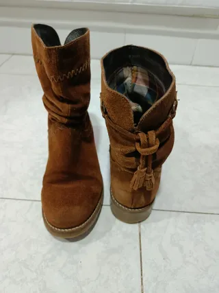 Botines ante color marrón, talla 38