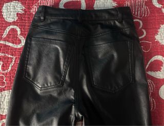 Pantaloni in pelle da donna neri