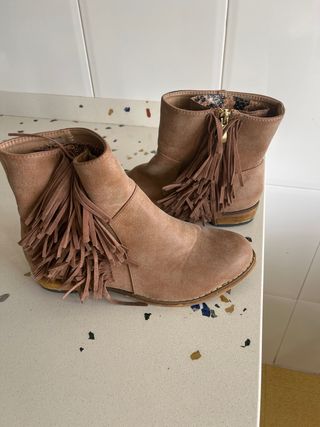 Botines ante marrón flecos talla 37