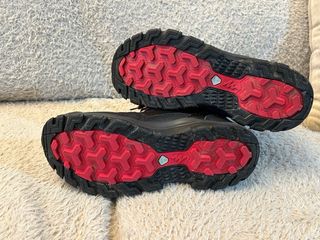 Botas Quechua Trekking Nieve Negras Rojas