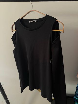 Zara Jersey Negro Hombros Descubiertos (M)