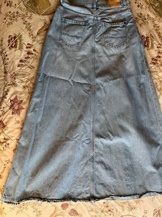 Falda larga vaquera desgastada