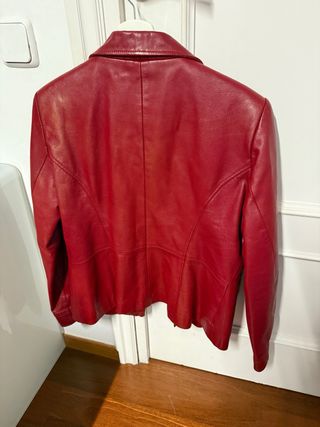 Chaqueta piel marca Banhof roja